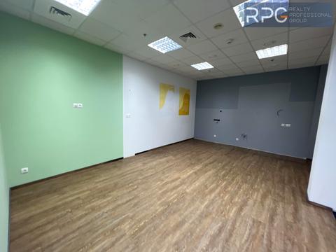 комерційна за адресою Миколи Амосова вул., 12