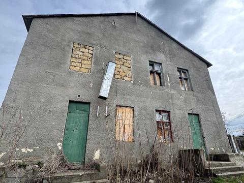 коммерческая по адресу пгт. Доброслав, Київська, 80-а