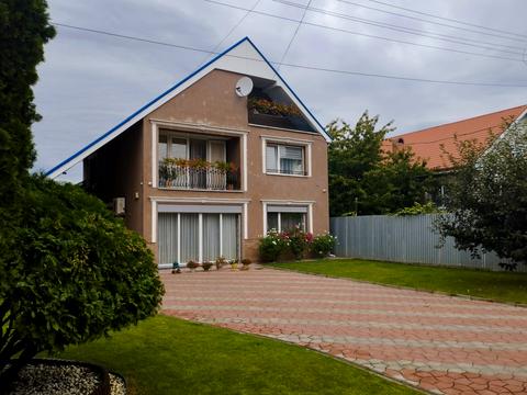 дом по адресу Центральна