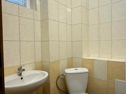 комерційна за адресою Гетьмана Петра Дорошенка вул. (), 73