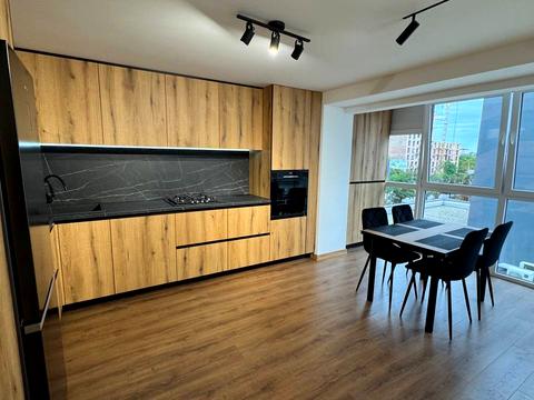 квартира за адресою Степана Бандери вул., 77-Б