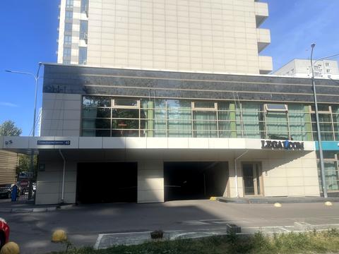 паркомісце за адресою Патріарха Мстислава Скрипника вул., 40