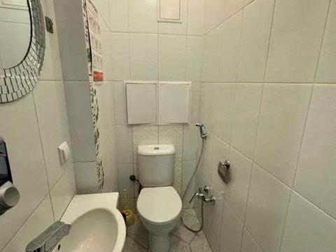 комерційна за адресою Прорізна вул., 4