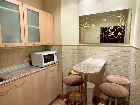 комерційна за адресою Костельна вул., 7