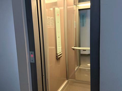 комерційна за адресою Воздвиженська вул., 18