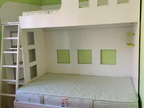 квартира за адресою Анни Ахматової вул., 47