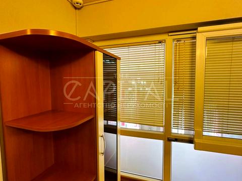 комерційна за адресою Володимирська вул., 65