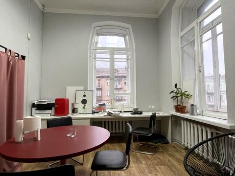 комерційна за адресою Володимирська вул., 10