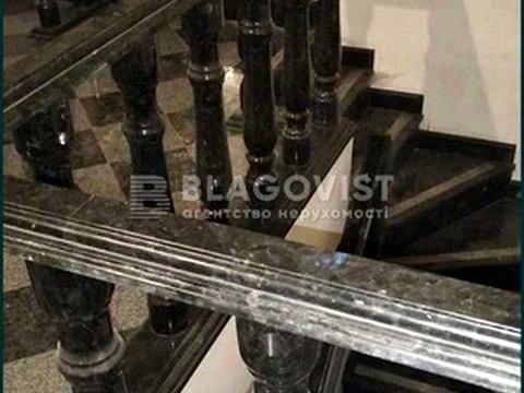 комерційна за адресою Лютеранська вул., 4