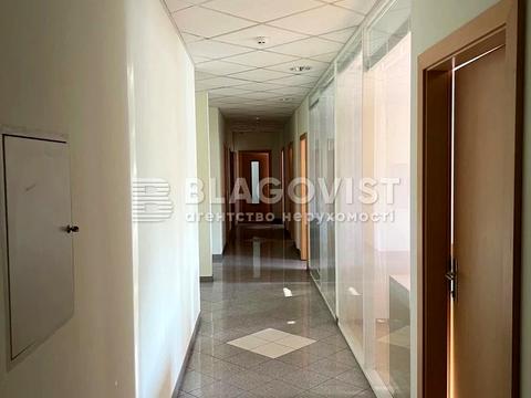 комерційна за адресою Володимирська вул., 37