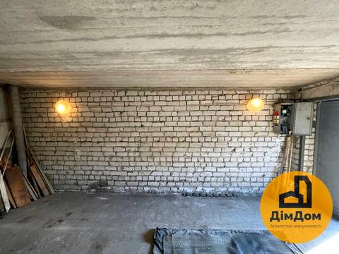 паркомісце за адресою Полярна вул., 19