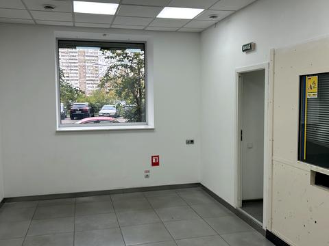 комерційна за адресою Драгоманова вул., 44-А