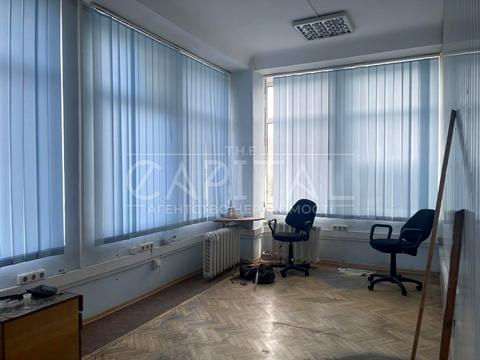 комерційна за адресою Солом'янська пл., 3