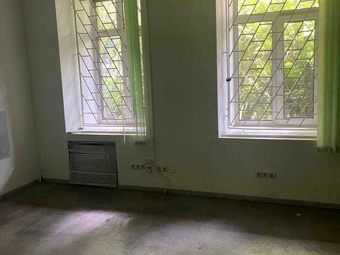 комерційна за адресою Богдана Хмельницького вул., 84