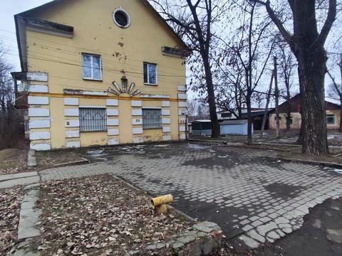 комерційна за адресою Макарова вул. (Більшовицька), 10