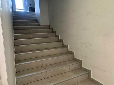 коммерческая по адресу Дніпровська наб., 17