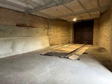 комерційна за адресою Привокзальна вул., 11