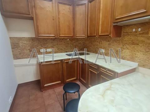 комерційна за адресою Новокостянтинівська вул., 1