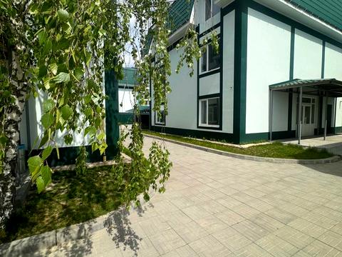 комерційна за адресою Дипломатична, 3