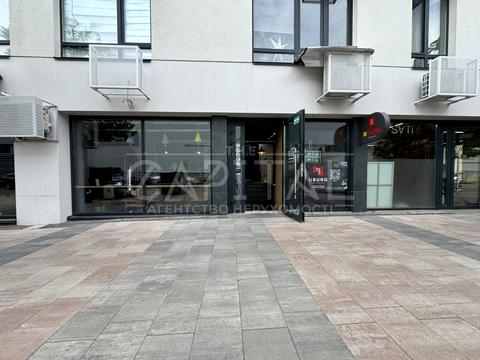 комерційна за адресою Київ, Салютна вул., 2