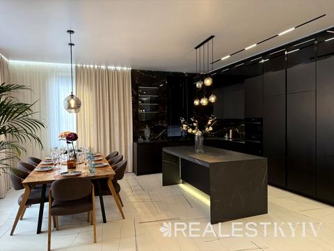 будинок за адресою Квітнева вул.