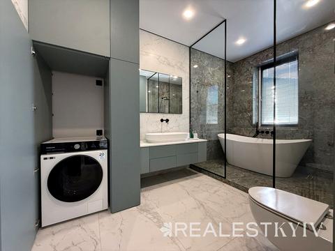 будинок за адресою Квітнева вул.