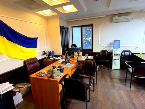 комерційна за адресою Богдана Хмельницького просп. (Героїв Сталінграда), 38а