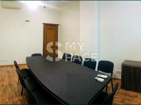 комерційна за адресою Лесі Українки бульв., 7-Б