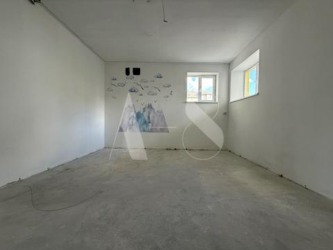 комерційна за адресою Весняна вул., 18