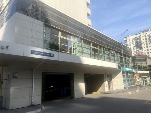 паркомісце за адресою Патріарха Мстислава Скрипника вул., 40