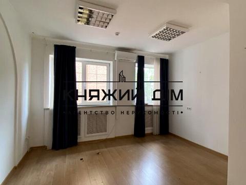 комерційна за адресою Спаська вул., 24/15