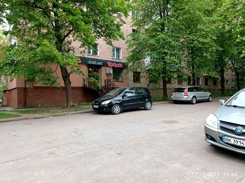 комерційна за адресою вул.безручка, 14