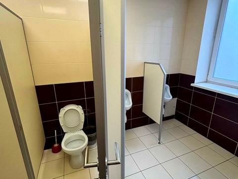 комерційна за адресою майдан Незалежності пл., 2