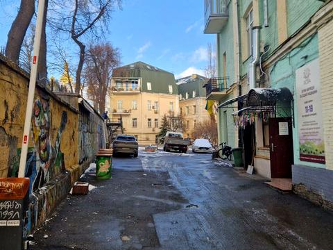 коммерческая по адресу Трёхсвятительская ул., 13