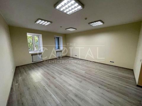 комерційна за адресою Бульварно-Кудрявська вул. (Воровського), 8