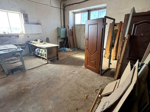 комерційна за адресою Шкільна вул., 1