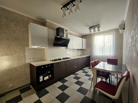квартира за адресою Дмитріївська вул. (Дмитрія Донського), 14