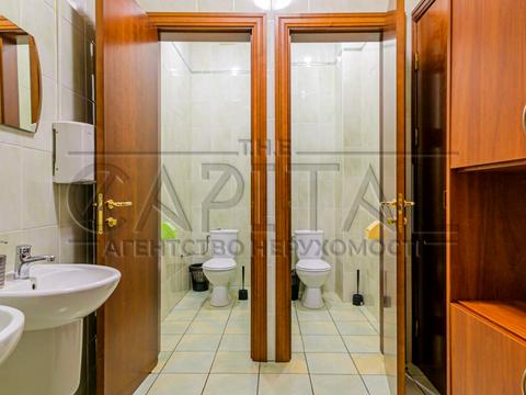 комерційна за адресою Липська вул., 10