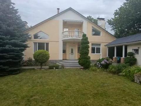 будинок за адресою Валерія Лобановського просп. (Червонозоряний)