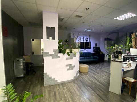 комерційна за адресою Володимира Івасюка просп. (Героїв Сталінграду), 8