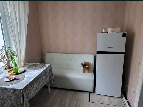 будинок за адресою Листопадна вул.