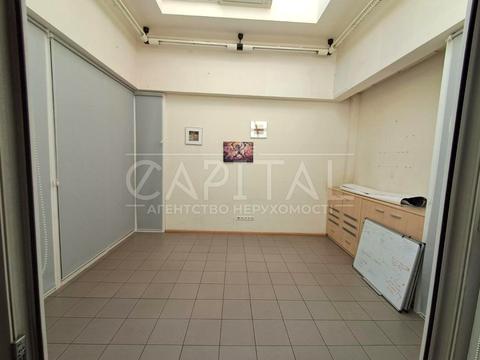 комерційна за адресою Степана Бандери просп., 6