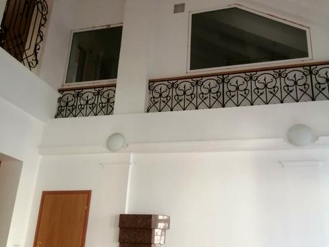 комерційна за адресою Дмитра Яворницького просп. (Карла Маркса), 67а