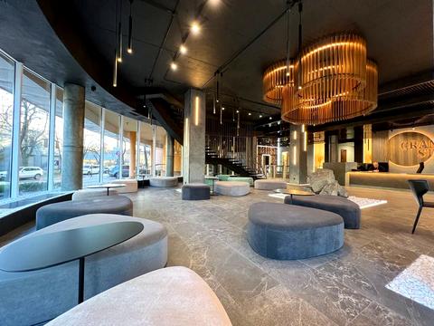 комерційна за адресою Польова вул., 24Д