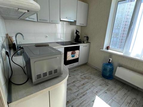 квартира за адресою Анни Ахматової вул., 8