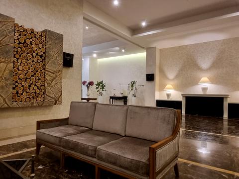 комерційна за адресою Новоселицька вул., 10