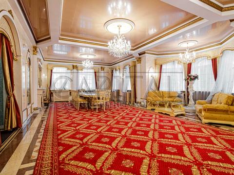 комерційна за адресою Патріарха Володимира Романюка вул. (Жовтнева), 2Б