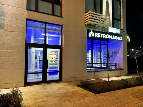 комерційна за адресою Дніпровська набережна вул., 20-А