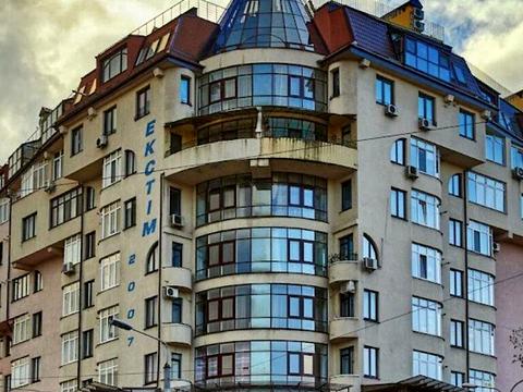 комерційна за адресою Незалежності вул., 32 а