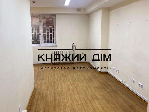комерційна за адресою Дмитрівська вул., 69
